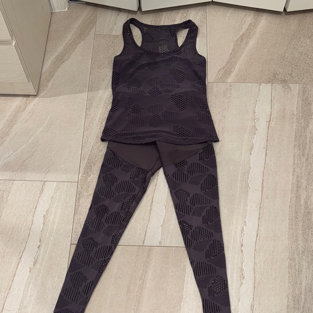 Onzie size XS workout set tank and leggings- offers welcomed!!!!